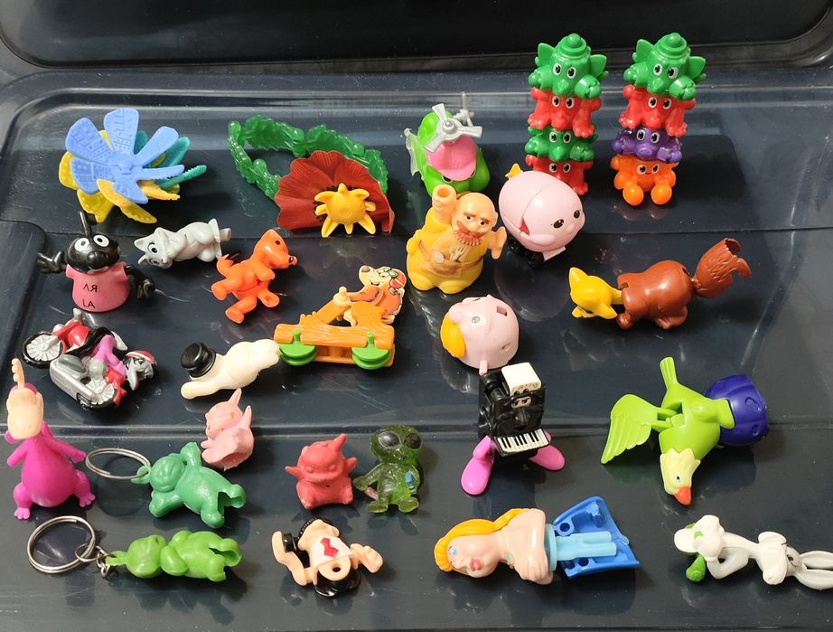 Игрушки киндер сюрприз продам