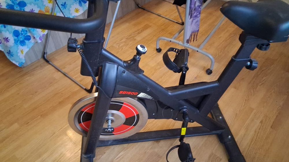 Vând bicicletă fitness impecabilă.