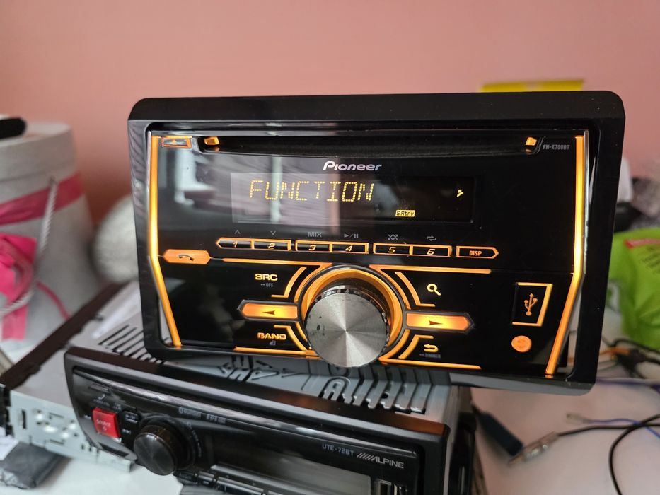 Продавам Pioneer fh-x700bt