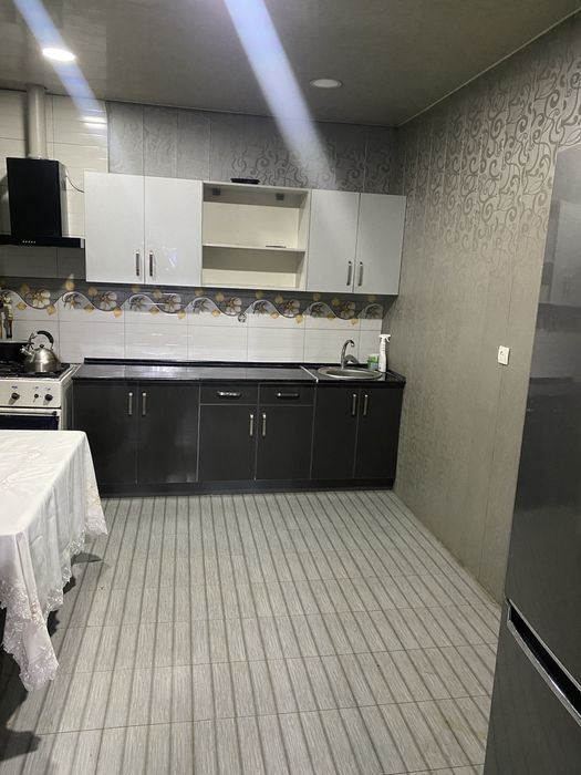 Uy sotiladi kelesda korzinkani torisida mahallada