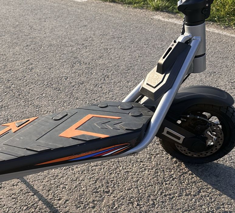 Trotineta electrica KUKIRIN A1 (2025)