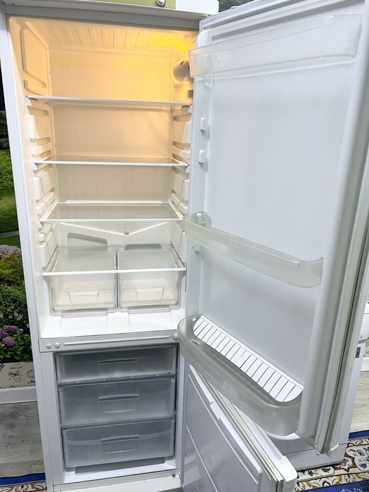 Продам Холодильник с Машинкой