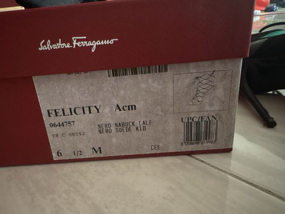 Дизайнерски обувки Salvarore Ferragamo N 37