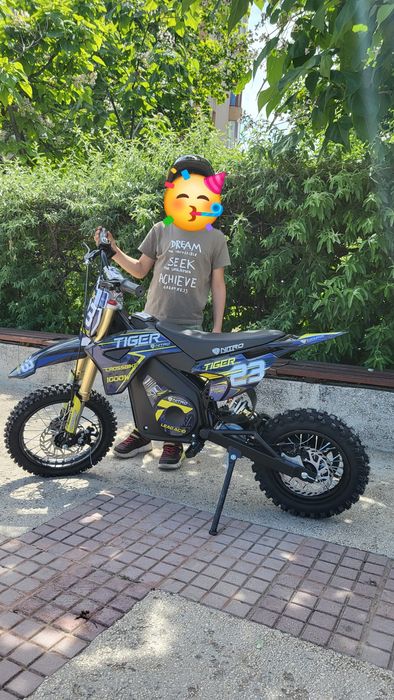 Vând motocicleta electrica copii