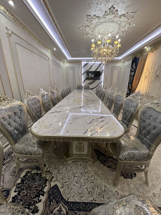 100%. Yongʻoqdan 24 kishilik stol stul