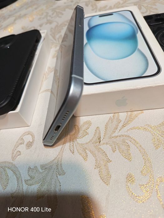 Vând sau schimb iphone 15 256 de gb 83% sanatate baterie preț 1899