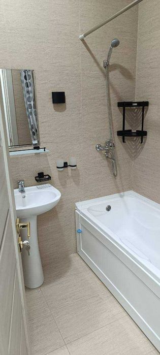 Срочно Олмазор Корасаройда 3 хона Сотаман Евро квартира а*