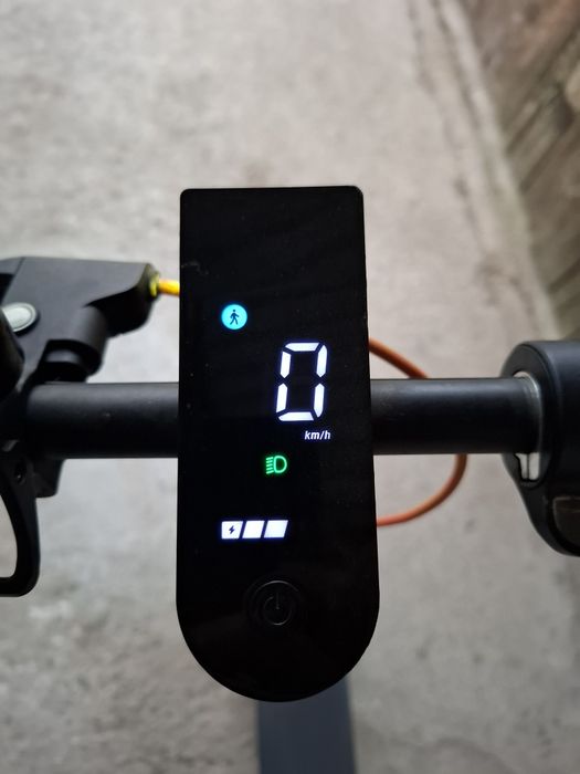 Trotineta electrica Xiaomi 4 Lite 2nd Gen, negru, 10", 300W, 25km autonomie