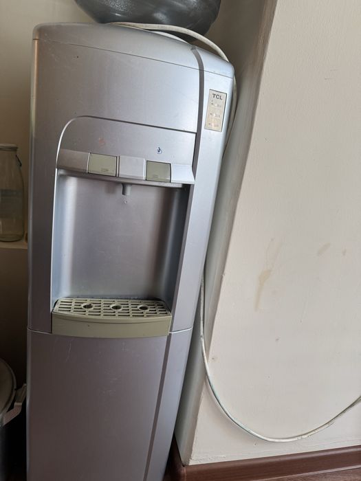Диспенсер для воды с холодильником