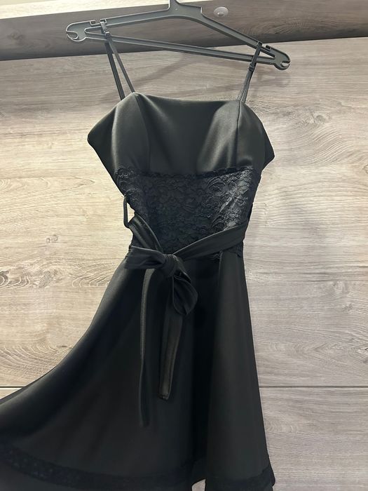 Дамска черна разкроена рокля