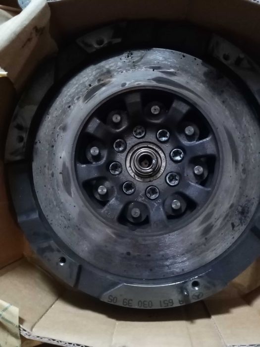 Съединител комплект плюс маховик.