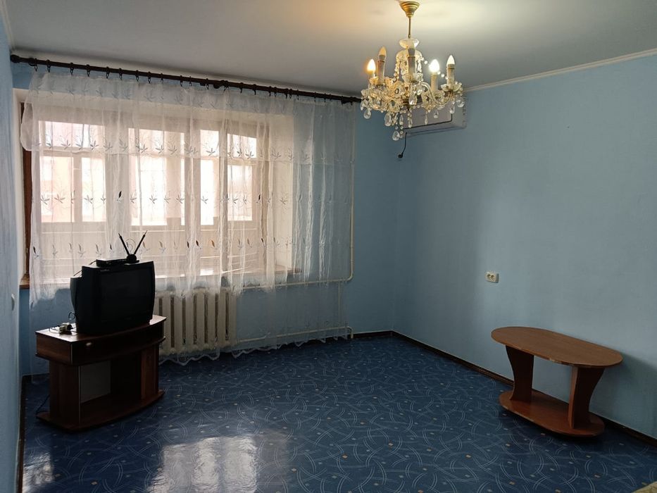 Сдам 2 комнату квар в центре