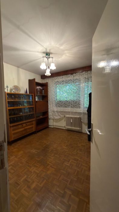 Închiriez apartament 3 camere decomandat mobilat et.1/4 270€ negociabil