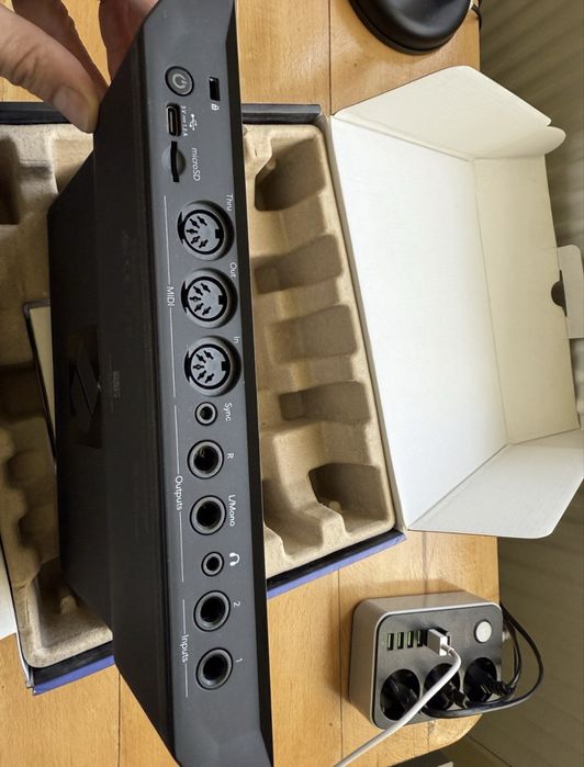 Novation Circuit Tracks, Groovebox, Synth, Sequencer, Drum