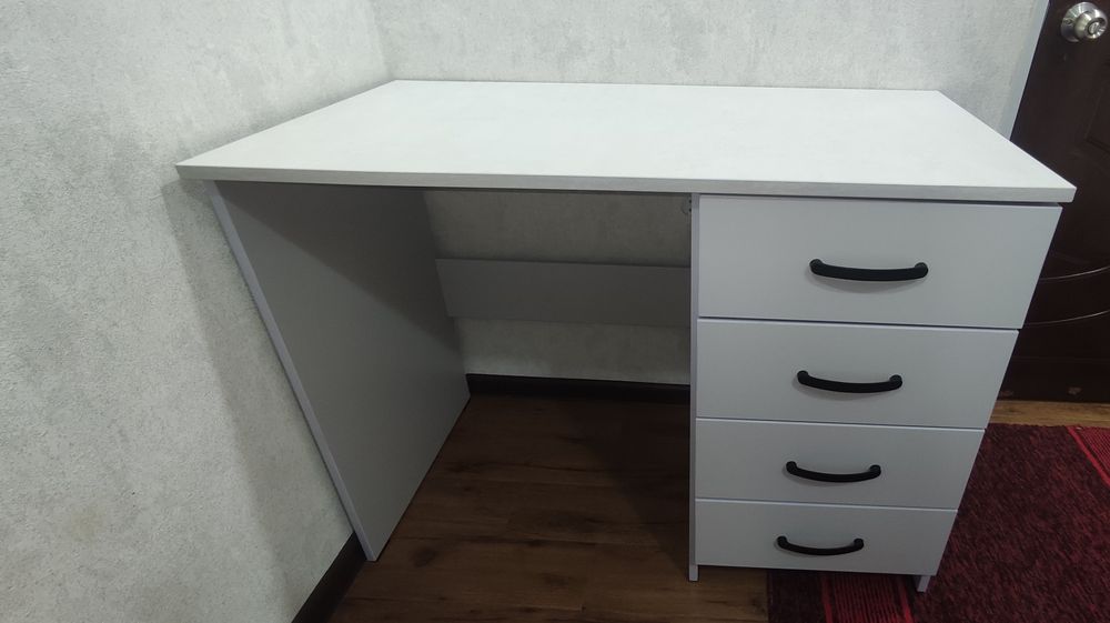 Письменный стол новый