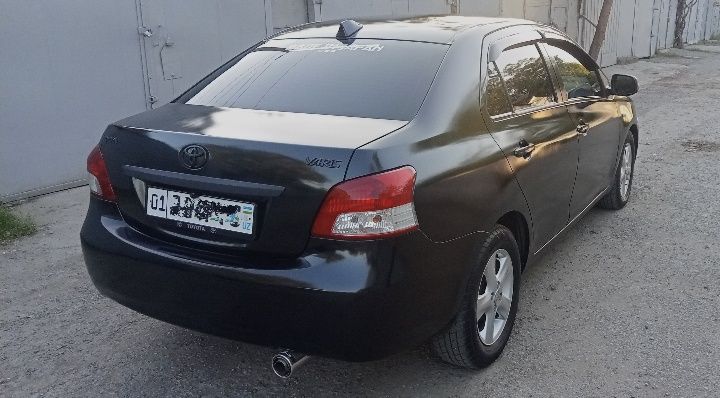 Срочно Toyota Yaris 2007 года.