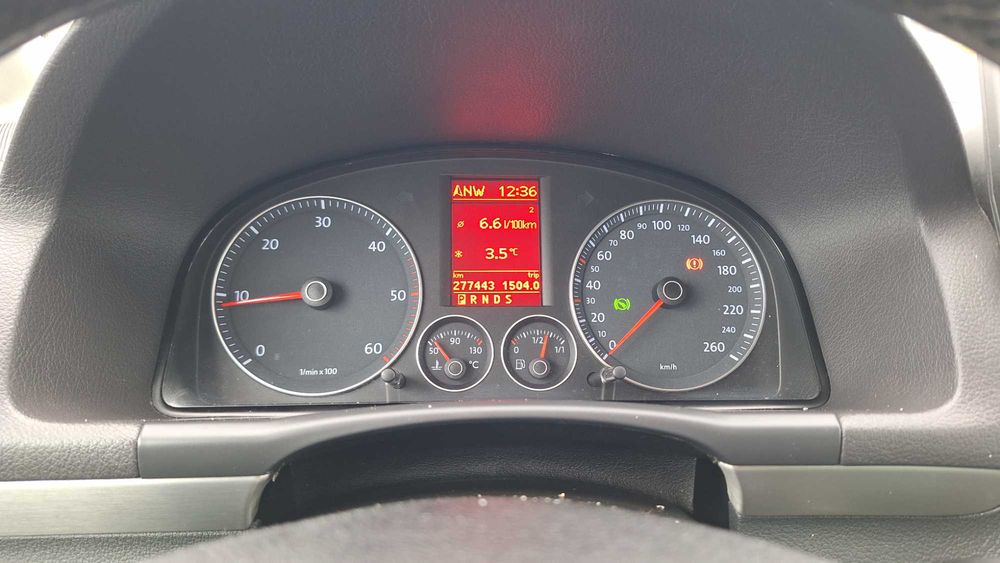 Volkswagen Touran 2.0 TDI DSG (1 ax cu came)