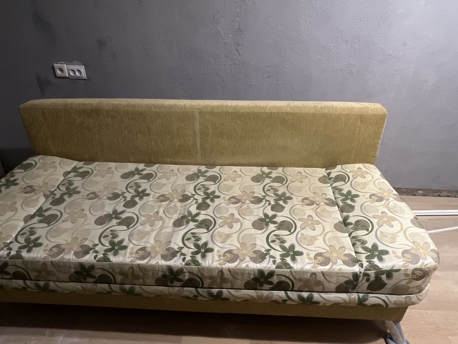 Диван срочно.