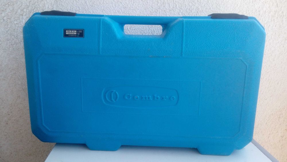 Хидравлична преса за кербоване Cembre HT131-UC с куфар