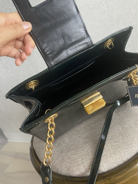 Продам новую лакированную сумку