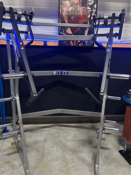 Hammer strenght wide chest