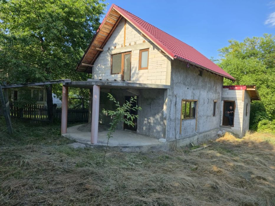 Casa de vânzare în comuna Gârcina 124 mp construcții