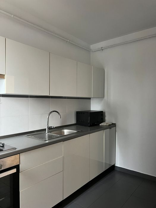Apartament 3 camere de închiriat