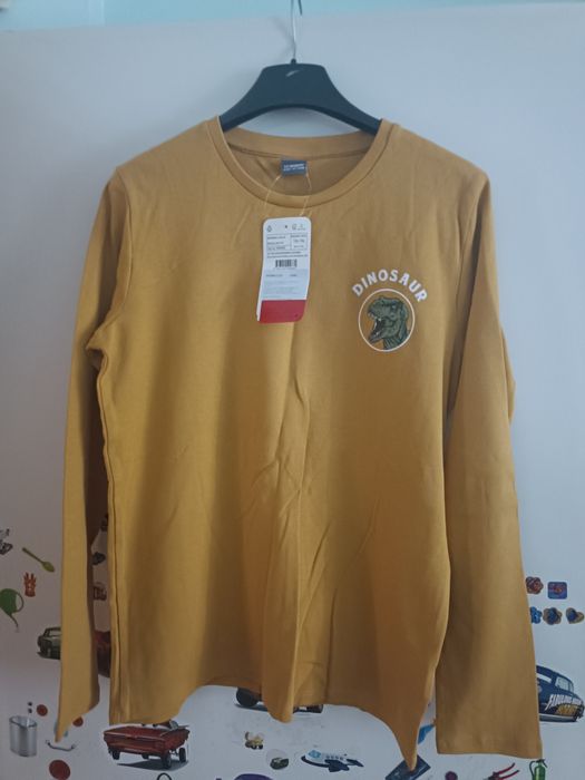 Продавам нови детски блузи и пуловери