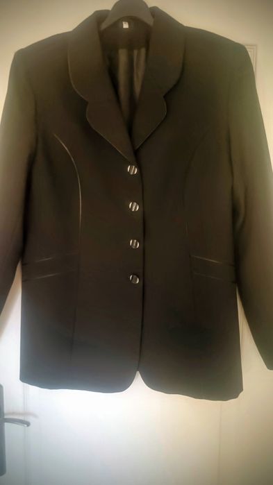 Sacou negru nou, damă.