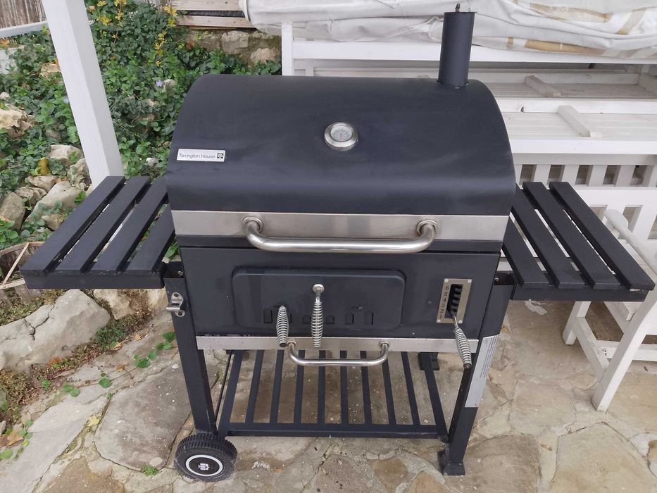 Барбекю на дървени въглища