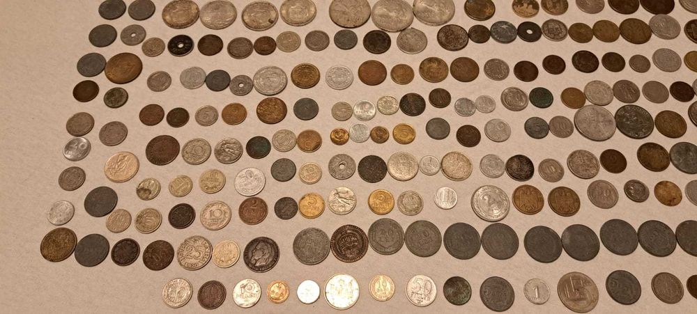 Vand sau schimb Colectie 277 monede si 72 de bancnote