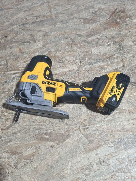 Fierastrau pendular soricel DeWalt DCS335