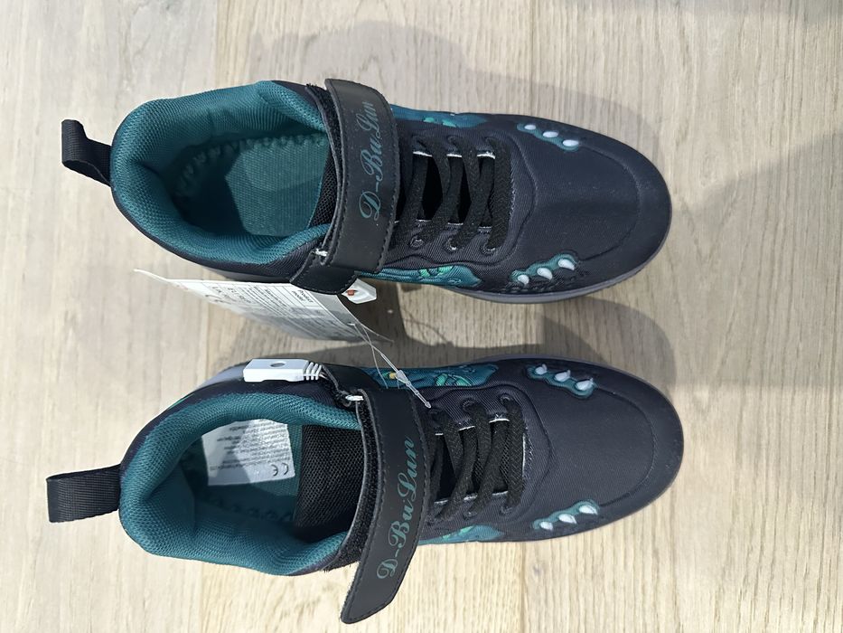 Обувки/ маратонки с колелца, светещи