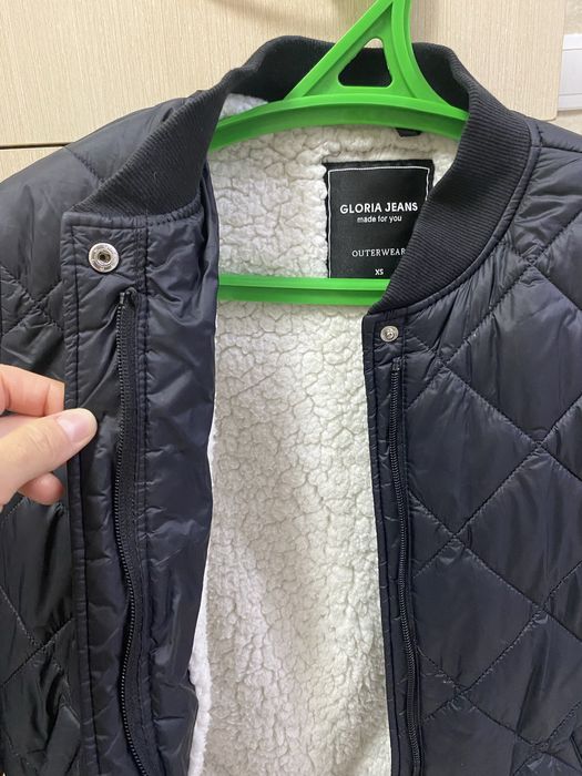 Продам куртку- бомбер размер xs