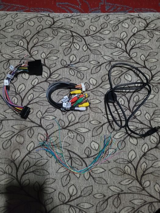 Vând CD Player/Radio compatibil pentru mai multe modele!