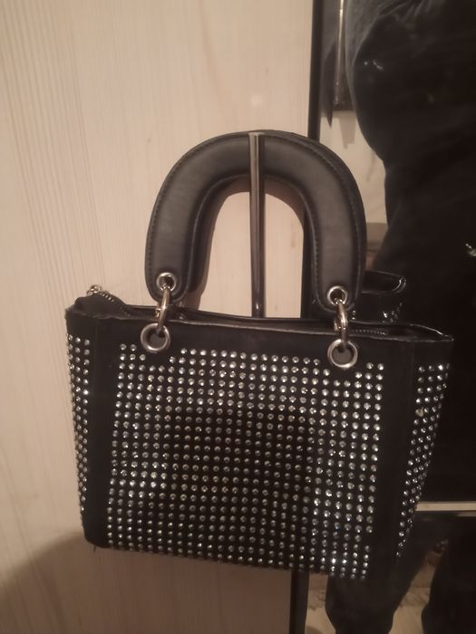 Обе сумки отдам за 8000т