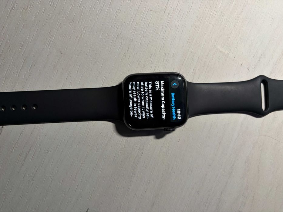 Apple Watch Series 5 (44mm) Space Gray + Pachet 6 Curele!