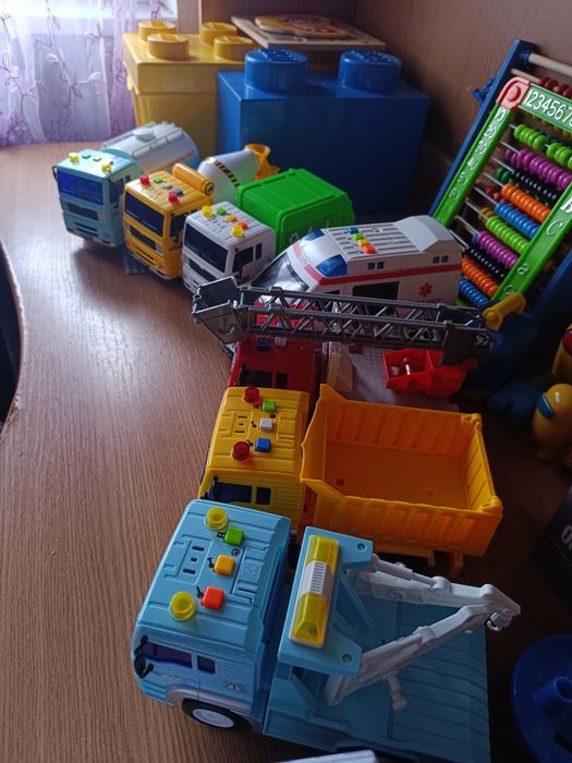 Set 7 mașini / camioane cu sunete și lumini