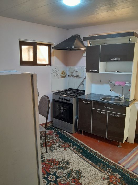 Опши дворда 2 хонали хавли сотилади