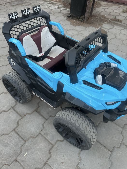 Продам детскую машинку