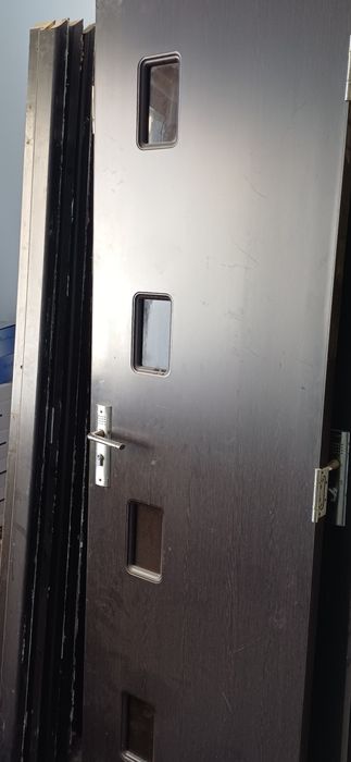 Usa de interior usa de întrare Boiler electric Ariston