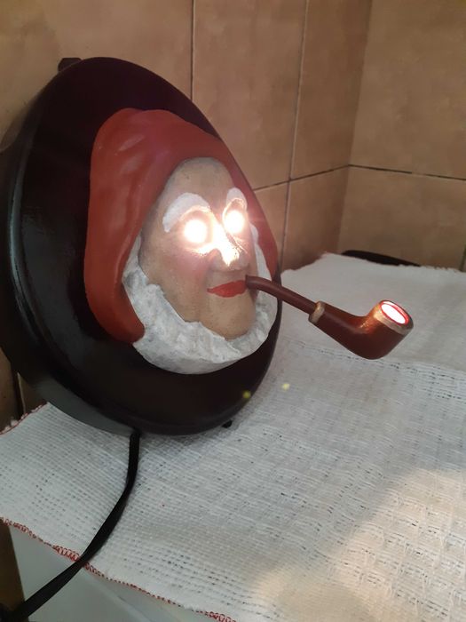 Lampa de veghe pt copii, mos cu pipa, din aluminiu pe suport lemn