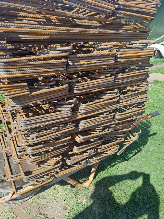 Producem si comercializam toata gama de ETRIERI din fier beton pentru