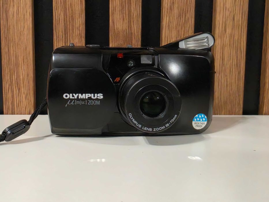 Rar Aparat foto compact pe film de colectie Olympus Mju Zoom QuartzDate 35-70mm