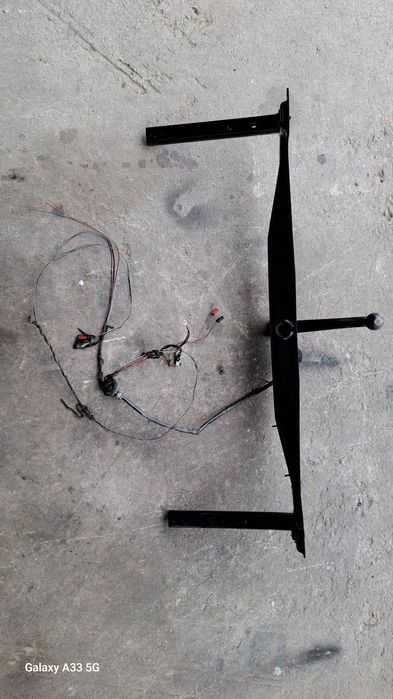 Теглич Оригинален за Ауди А6 Ц4/ Audi A6  C4 комби