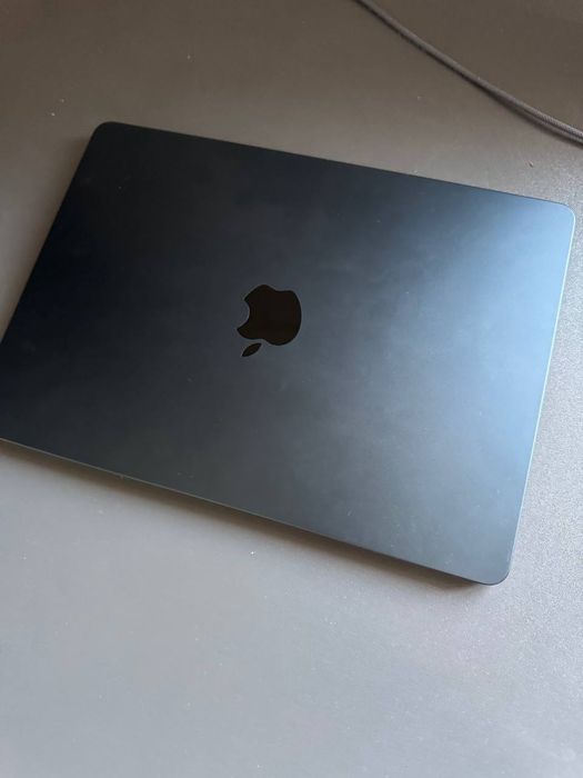Продаю Macbook air13 M5 16/512  Midnight 2 цикла