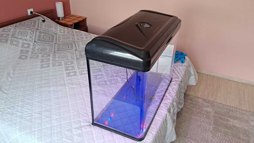 Продавам аквариум с капак грунд и нагревател .128л