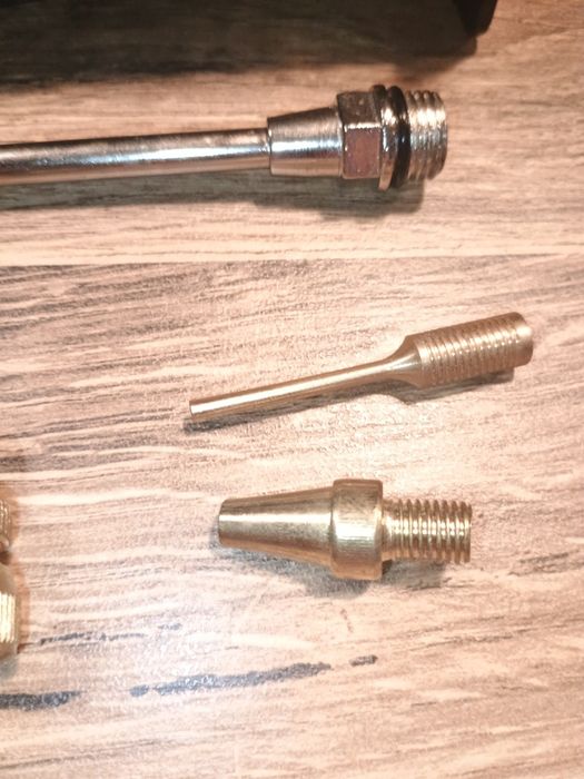 Set pentru compresor ,adaptoare minge,roata ,saltea,pistol suflat ,6 p