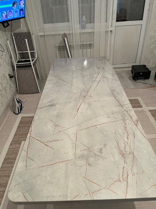 Стол для гостиной