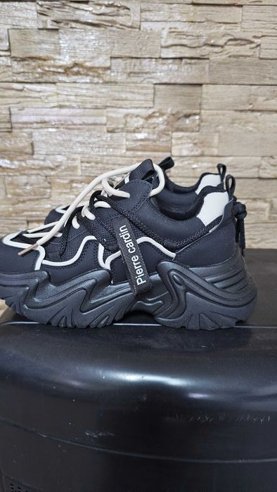 Чисто нови маратонки